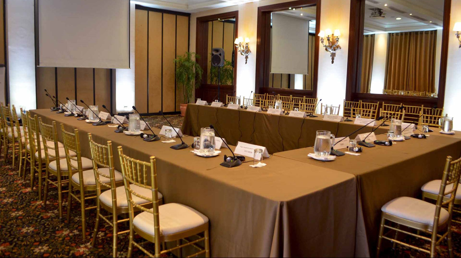 Alquiler de micrófonos cuello de ganso para reuniones en Lima