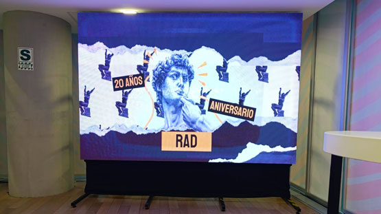 Alquiler de pantallas LED 3x2 mts indoor