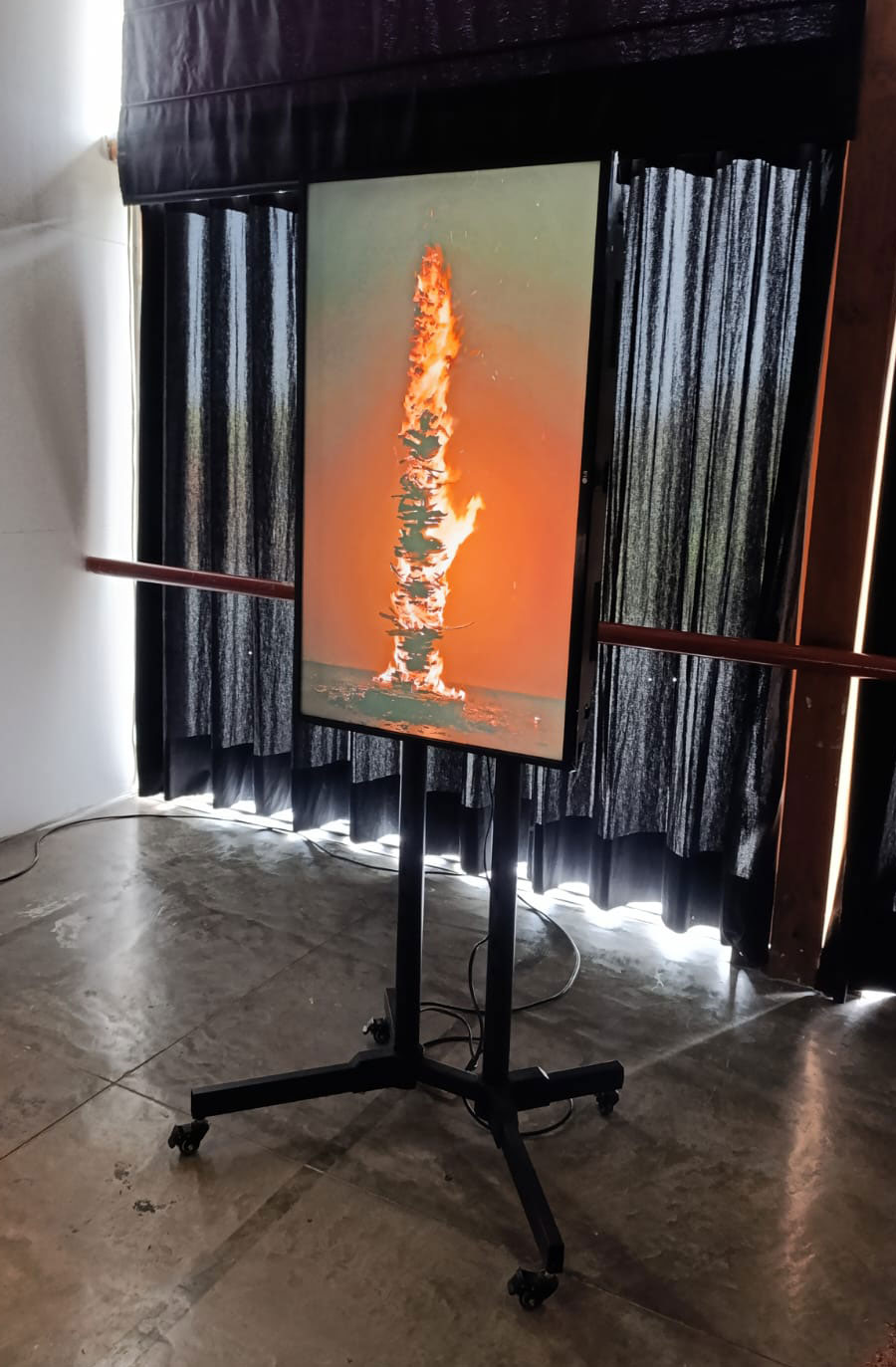 Alquiler de televisores LED 45 en vertical en Lima