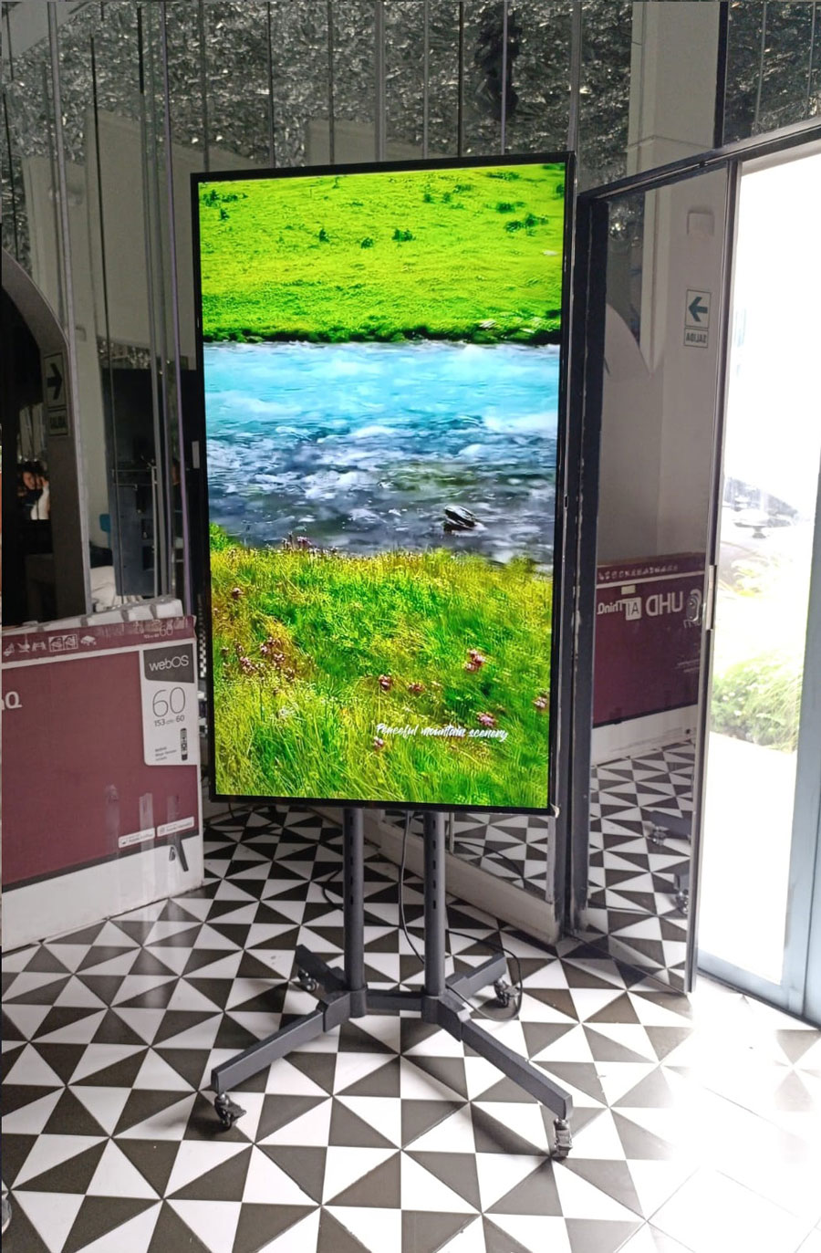 Alquiler de televisor LED de 60 pulgadas en vertical en Lima