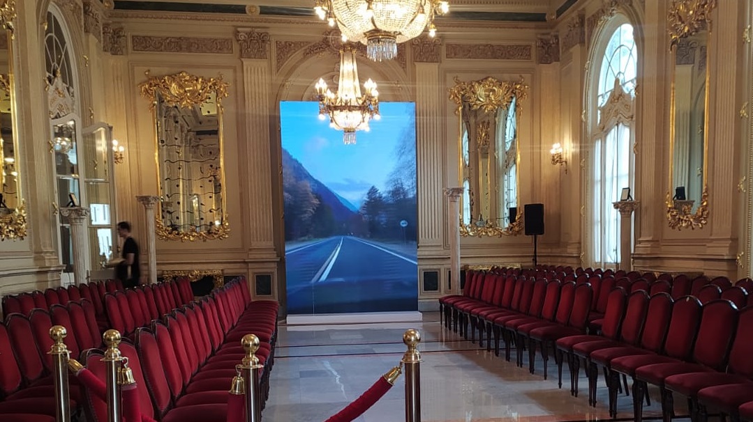 Alquiler de pantallas LED vertical